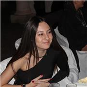 Ragazza appena diplomata in un indirizzo di servizi socio-sanitari, offre piena disponibilità nel prestarsi a dare lezioni private